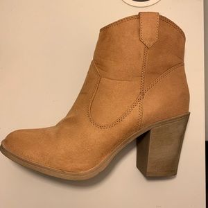 Western flair tan boots!